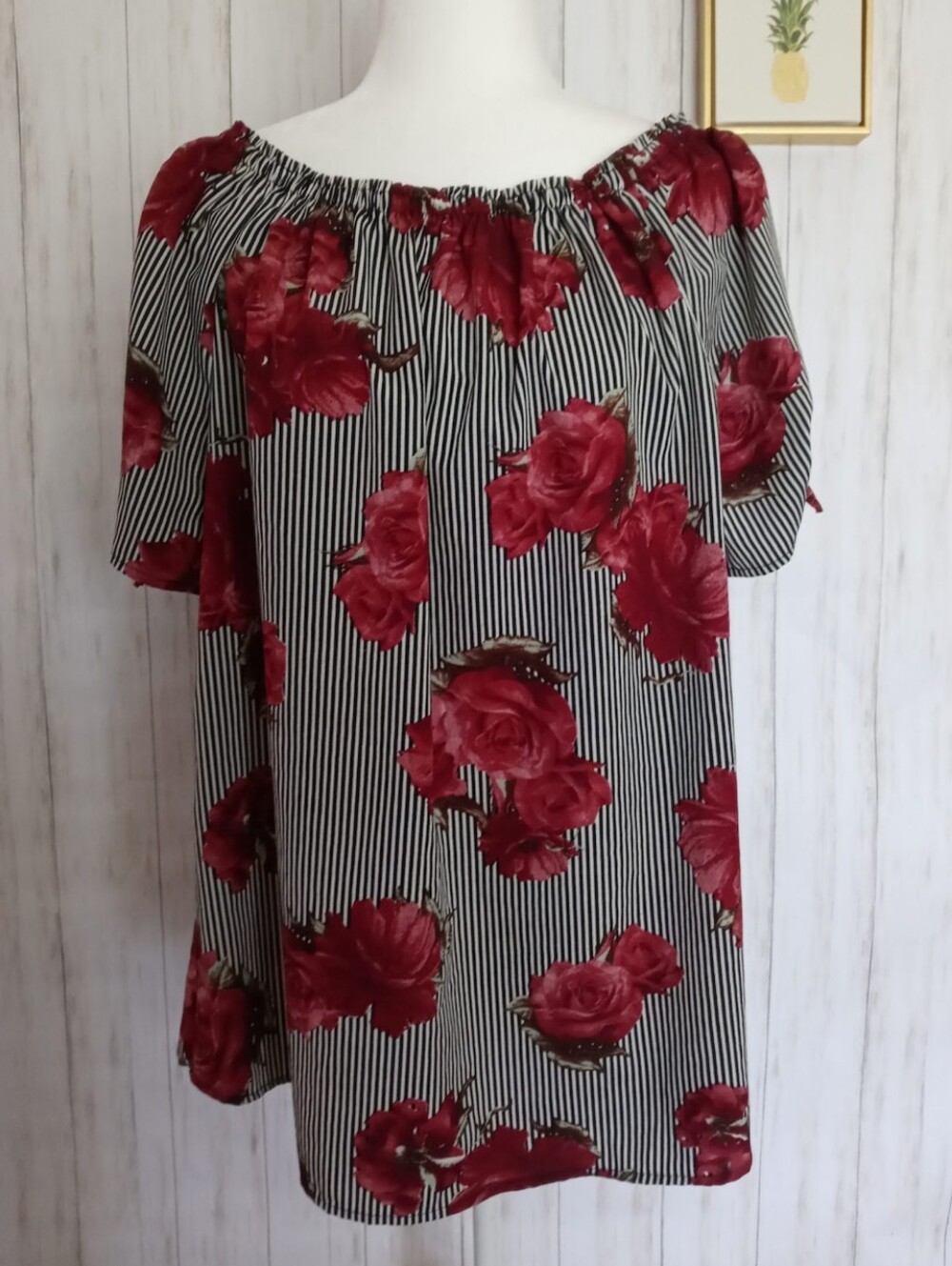 Blouse top Women Milage  Size 1X  Floral  Off The Shoulder Shorts Sleeves New